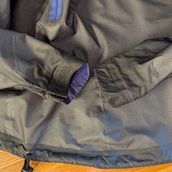 Arc'teryx Women's Alpha AR Jacket, Small, Blueish Purple - Picture 15 of 16
